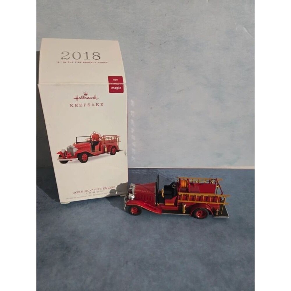 Hallmark 1932 Buick Fire Engine Ornament (ORN-2)